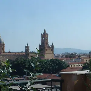 Camera-attico Luminoso Con Terrazza Palermo